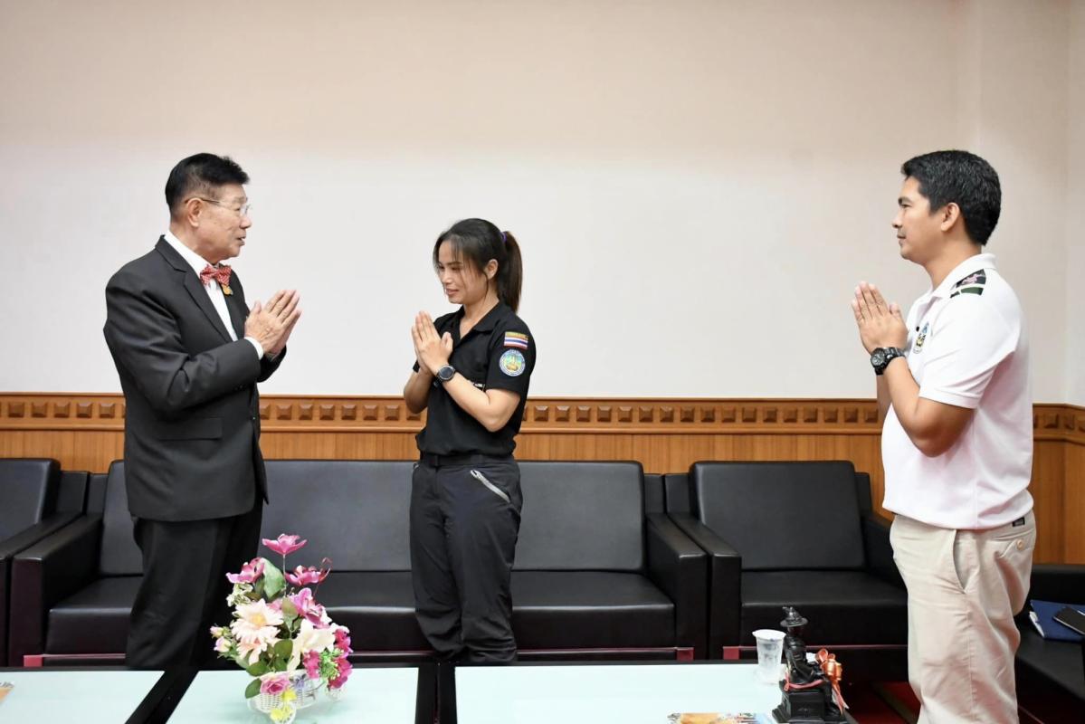 นางสาวณัตฑิตา พรมจวง หัวหน้าอุทยานแห่งชาติดอยสอยมาลัย-ไม้กลายเป็นหิน พร้อมด้วยเจ้าหน้าที่ เข้าพบ นายณัฐวุฒิ ทวีเกื้อกูลกิจ นายกองค์การบริหารส่วนจังหวัดตาก