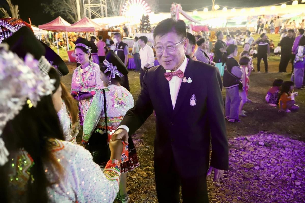 นายกองค์การบริหารส่วนจังหวัดตาก ร่วมเปิดงานวันเกษตรพบพระ ประจำปีงบประมาณ 2566 ณ บริเวณลานพระพุทธมหาราชกิตติเฉลิม บ้านห้วยนกแล หมู่ 9 ตำบลช่องแคบ อำเภอพบพระ จังหวัดตาก