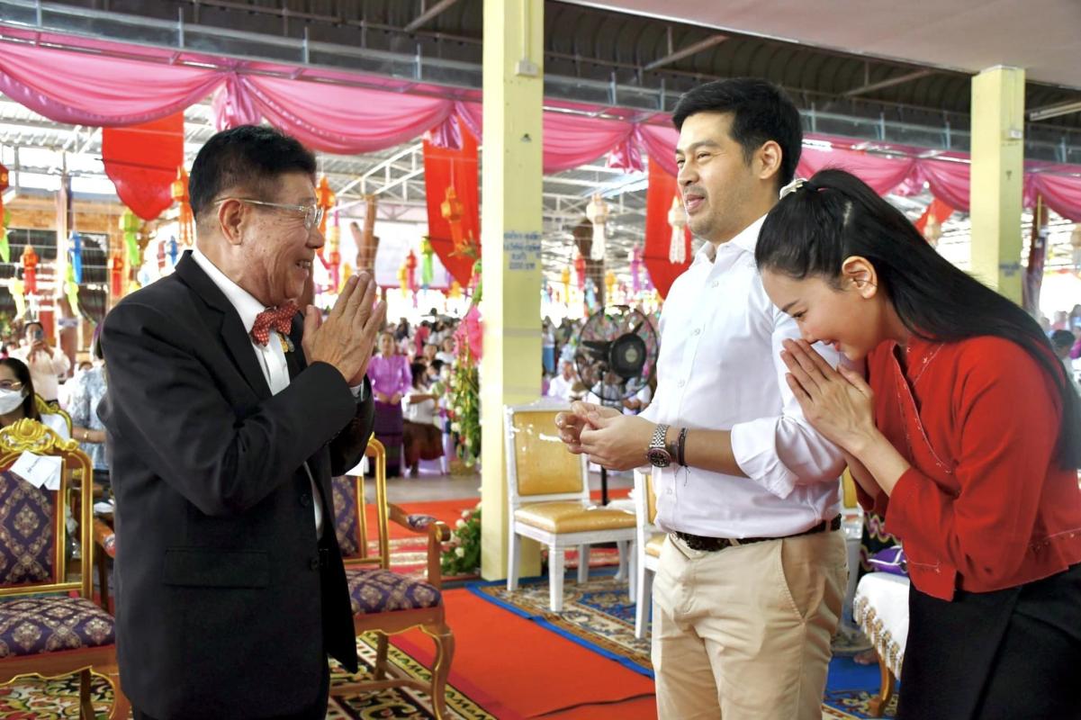 นายกองค์การบริหารส่วนจังหวัดตาก ร่วมงานทำบุญทอดกฐิน 9 วัด 2 ตำบล ณ วัดเอื้องดอย ตำบลพระธาตุผาแดง อำเภอแม่สอด จังหวัดตาก โดยมีคุณปิติ และคุณวรนุช ภิรมย์ภักดี เป็นประธานการจัดงาน