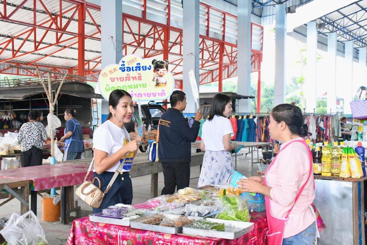 ฝ่ายประชาสัมพันธ์ อบจ.ตาก บุกตลาดนัดองค์การบริหารส่วนตำบลแม่ท้อ!!!