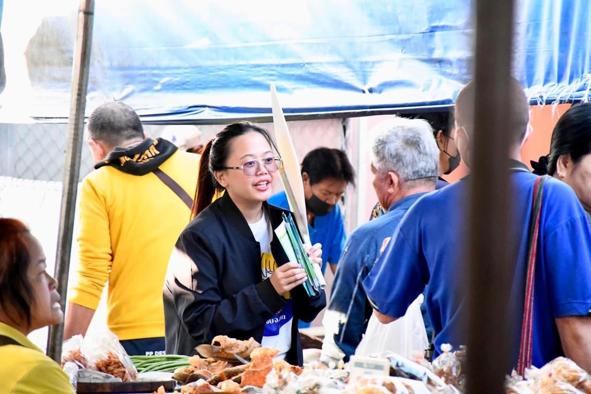 ฝ่ายประชาสัมพันธ์ อบจ.ตาก เดินบุกตลาดเช้าเมืองตาก!!! 