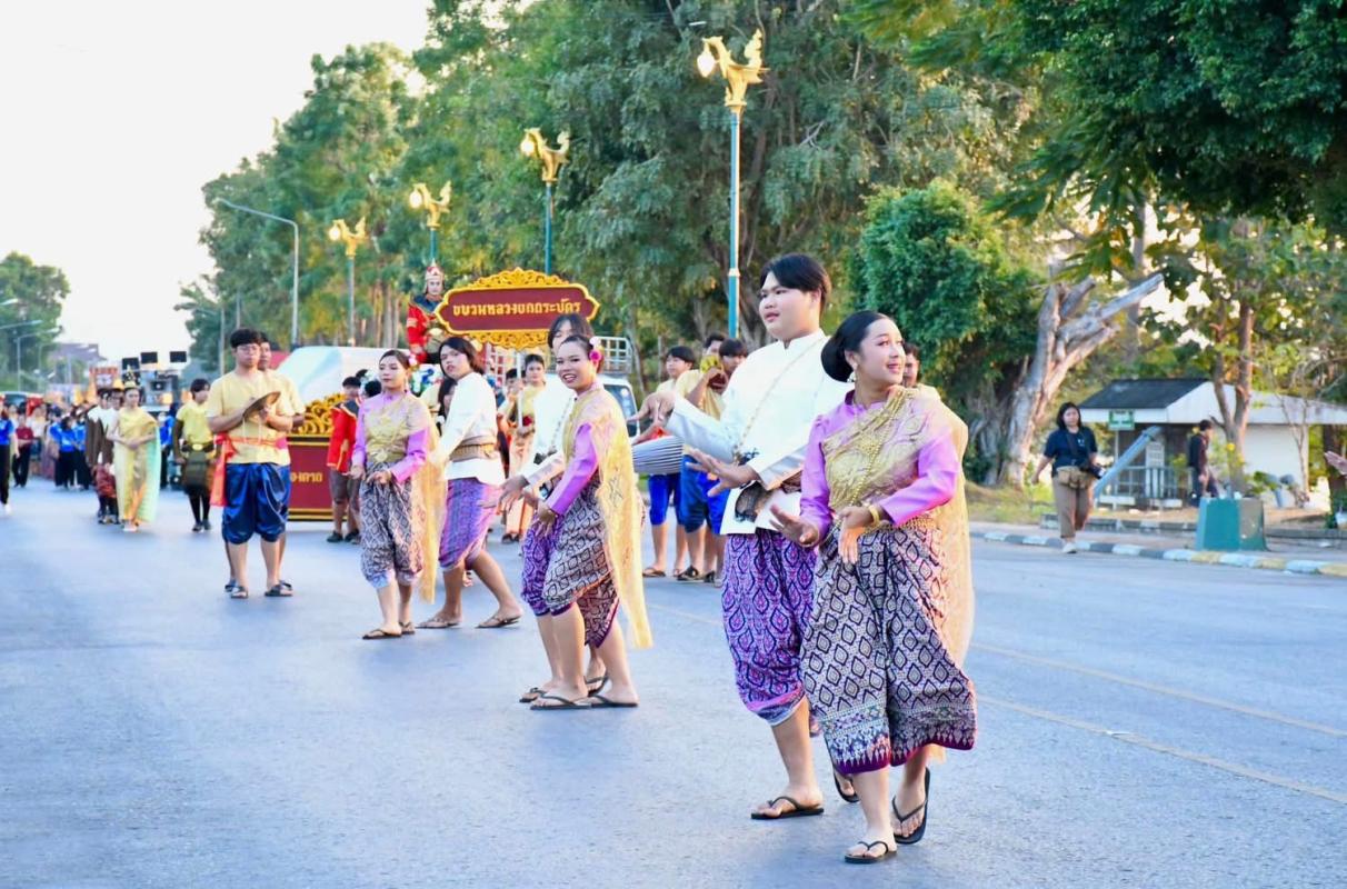 ภาพบรรยากาศ ขบวนเทิดพระเกียรติสมเด็จพระเจ้าตากสินมหาราช 