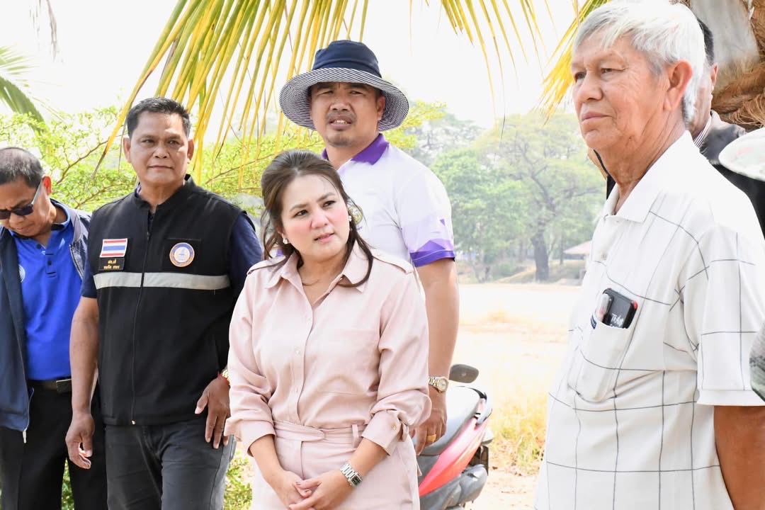 นายก อบจ.ตาก ลงพื้นที่ตรวจการทำงานของเครื่องจักรกล ในการจัดเตรียมสถานที่จัดงานฯ บริเวณหาดทรายทอง ต.ป่ามะม่วง อ.เมืองตาก จ.ตาก