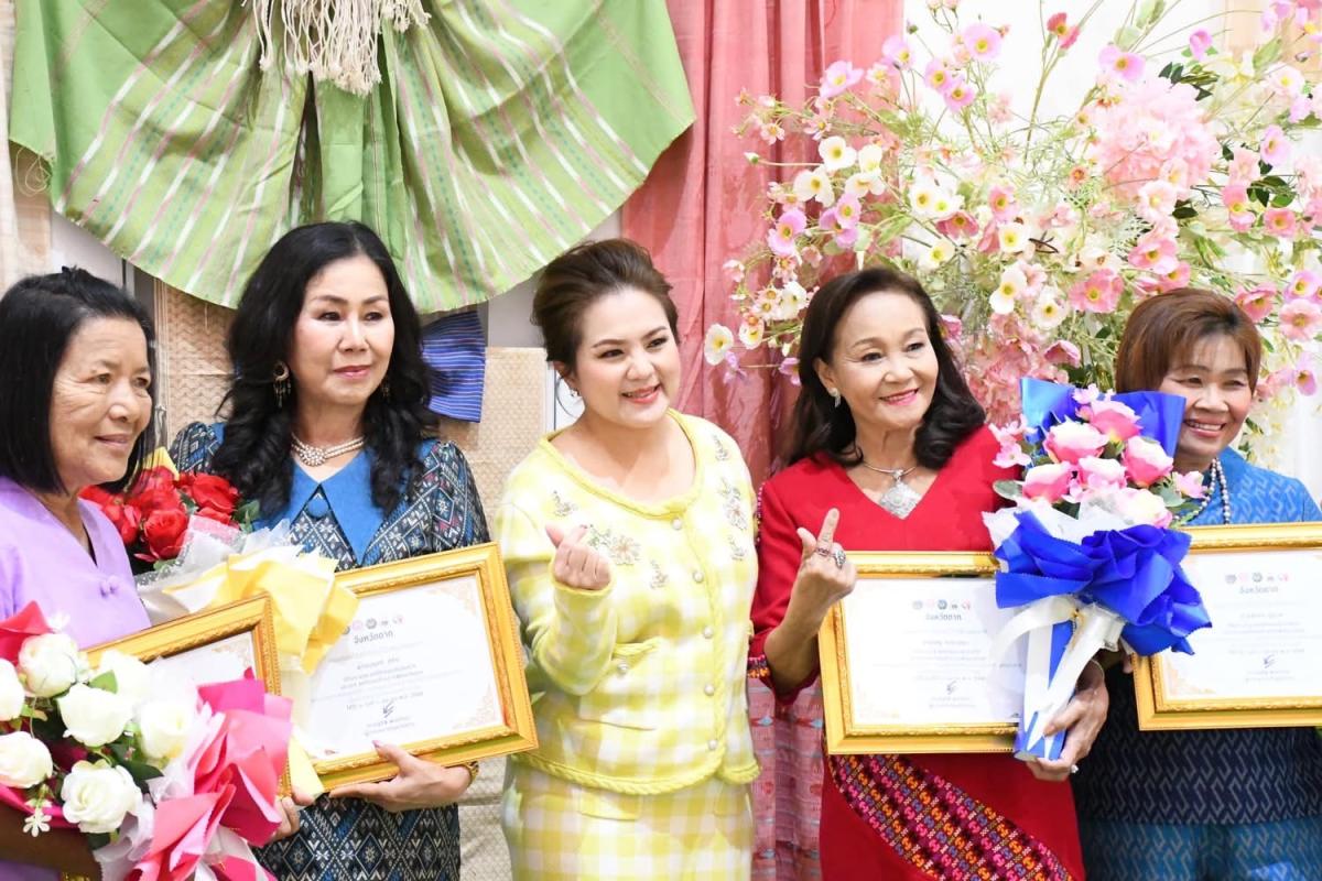 นายก อบจ.ตาก ร่วมเป็นเกียรติในโครงการรวมพลังสตรีไทย ห่วงใยคุณภาพชีวิต ขับเคลื่อนเศรษฐกิจฐานราก เนื่องในวันสตรีสากล ประจำปี 2568