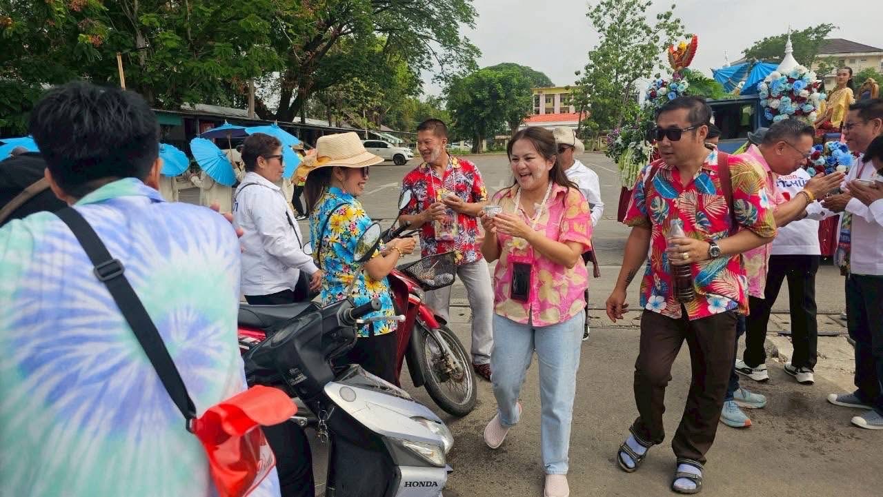 นายก อบจ.ตาก ร่วมสืบสานประเพณีสงกรานต์ เทศบาลนครแม่สอด