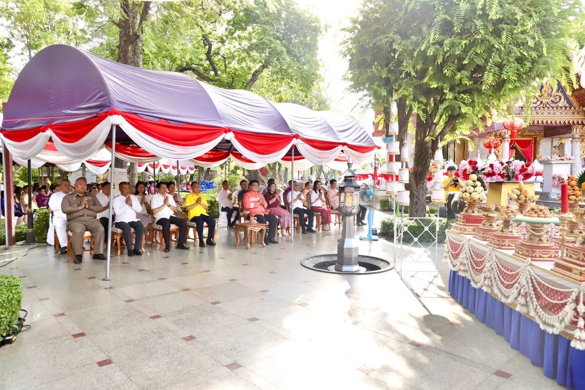 อบจ.ตาก ร่วมพิธีสรงน้ำพระบรมราชานุสาวรีย์สมเด็จพระเจ้าตากสินมหาราช 