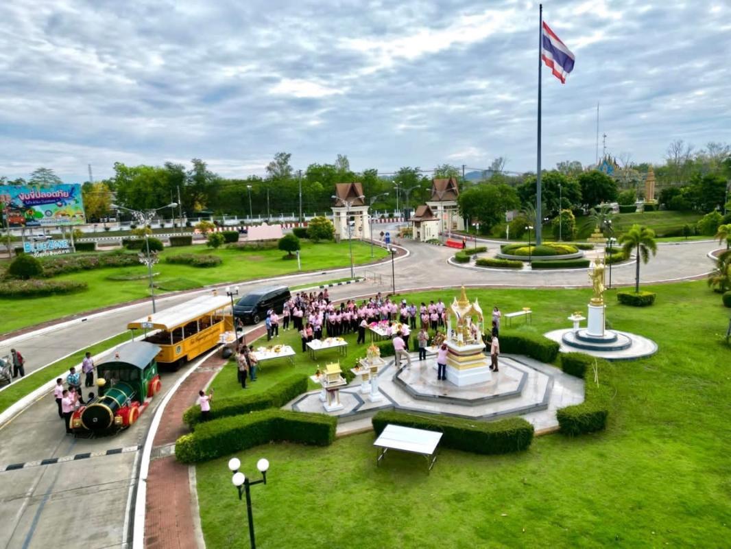 ฤกษ์งามยามดี นายก อบจ.ตาก เป็นประธานในพิธีบวงสรวง และเปลี่ยนเครื่องสักการะศาลพระพรหม พระภูมิ เจ้าที่ (ด้านหน้า และด้านหลัง อบจ.ตาก)