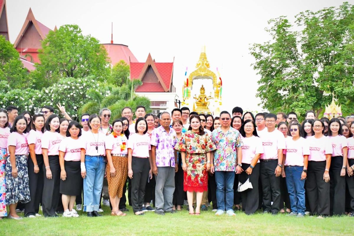 ฤกษ์งามยามดี นายก อบจ.ตาก เป็นประธานในพิธีบวงสรวง และเปลี่ยนเครื่องสักการะศาลพระพรหม พระภูมิ เจ้าที่ (ด้านหน้า และด้านหลัง อบจ.ตาก)