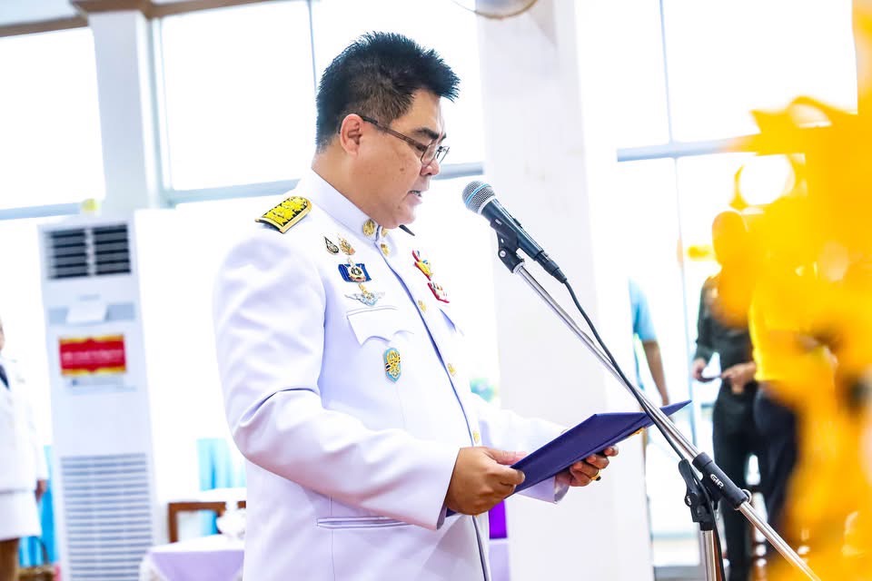 อบจ.ตาก ร่วมพิธีทำบุญตักบาตรถวายพระราชกุศล 