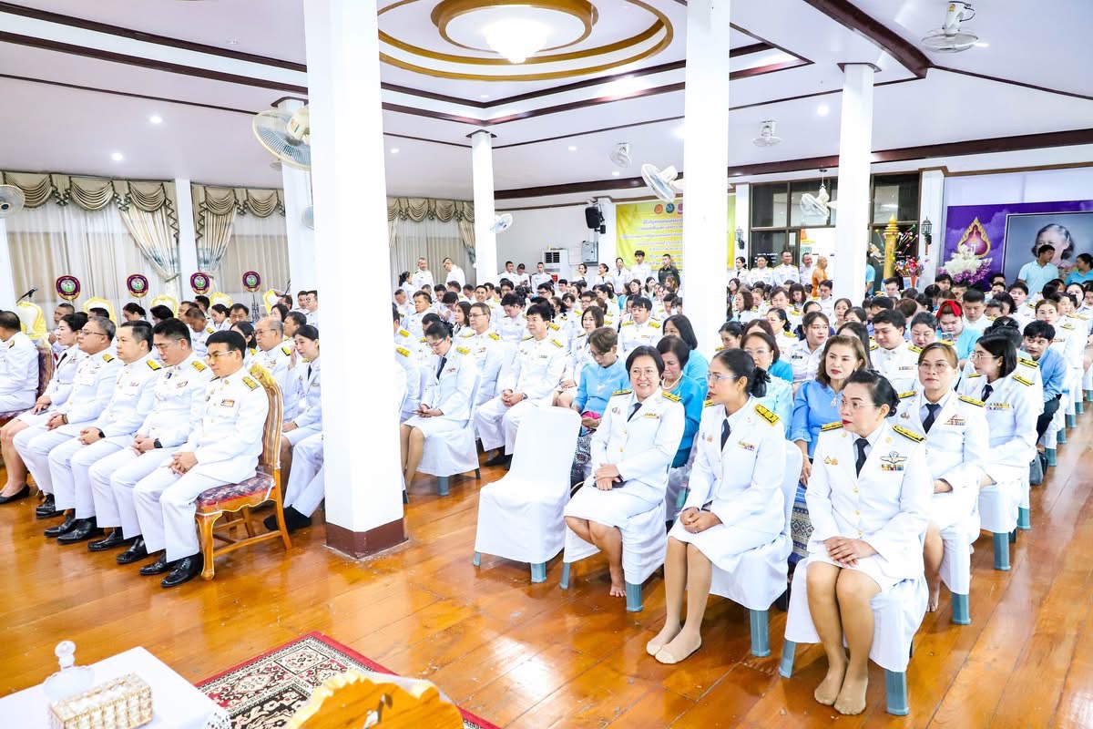 อบจ.ตาก ร่วมพิธีทำบุญตักบาตรถวายพระราชกุศล 