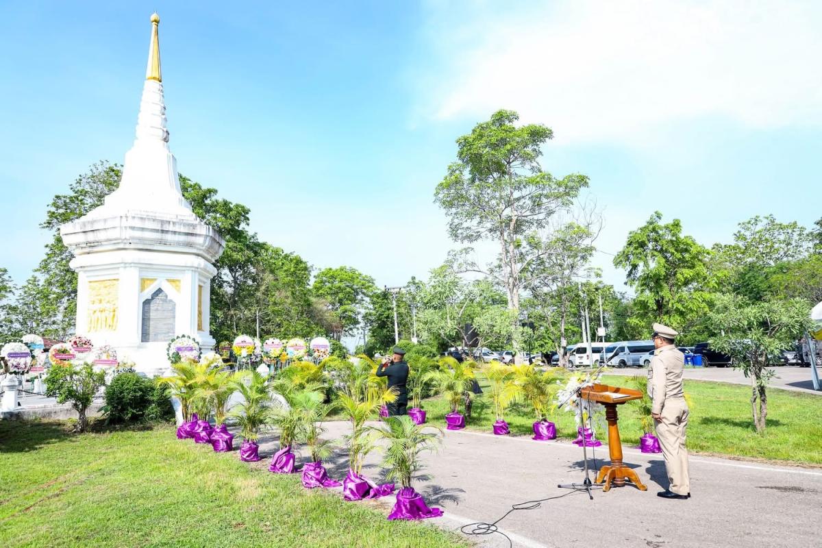 อบจ.ตาก ร่วมวางพวงมาลา น้อมรำลึกถึงวีรชนผู้กล้าหาญ 