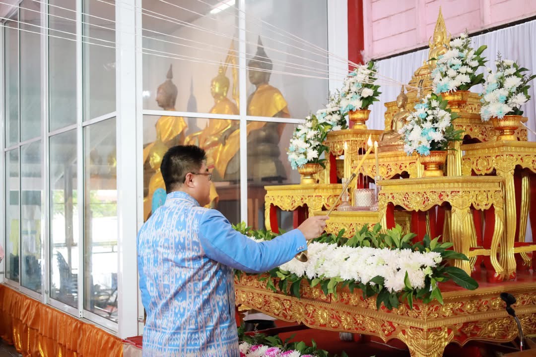 อบจ.ตาก ร่วมพิธีทำบุญสถาปนาโรงเรียนพลูหลวงวิทยา