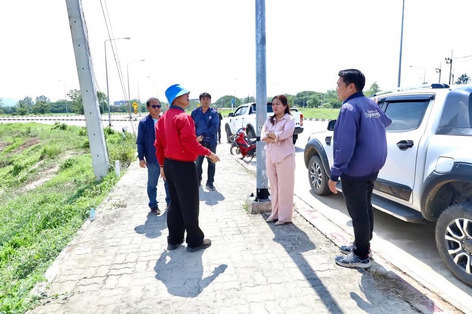 นายก อบจ.ตาก ลงพื้นที่ตรวจติดตาม โครงการถนนปลอดภัย ติดตั้งไฟฟ้าส่องสว่าง