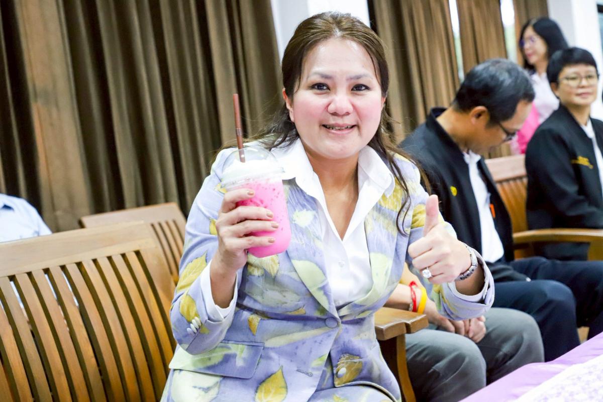 นายกจอย นายก อบจ.ตาก เป็นประธานมอบวุฒิบัตร และปิดการฝึกอบรมบาริสต้ามืออาชีพ และเบเกอรี่ฟิวชั่น