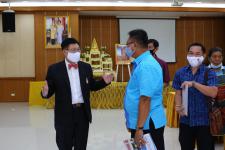 ส่งมอบเงินสนับสนุนโครงการปรับสภาพแวดล้อมและที่อยู่อาศัยสำหรับคนพิการที่ยากไร้ และมีความจำเป็นเร่งด่วนที่ต้องได้รับการพื้นฟูสมรรถภาพ ประจำปีงบประมาณ พ.ศ. 2563 