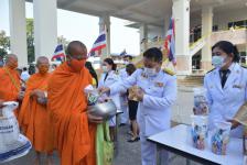 พิธีทำบุญตักบาตรถวายพระราชกุศล เนื่องในวันคล้ายวันพระบรมราชสมภพ พระบาทสมเด็จพระบรมชนกาธิเบศร มหาภูมิพลอดุลยเดชมหาราช บรมนาถบพิตร วันชาติ และวันพ่อแห่งชาติ 5 ธันวาคม 2563