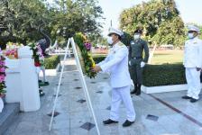 พิธีวางพวงมาลาถวายสักการะพระบรมราชานุสาวรีย์สมเด็จพระเจ้าตากสินมหาราช 