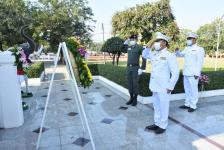 พิธีวางพวงมาลาถวายสักการะพระบรมราชานุสาวรีย์สมเด็จพระเจ้าตากสินมหาราช 