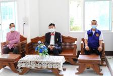 นายก อบจ.ตาก นำทีมลงพื้นที่ส่งมอบวัสดุอุปกรณ์ทางการแพทย์ ณ อำเภอท่าสองยาง จังหวัดตาก