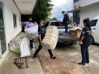 นายก อบจ.ตาก นำทีมลงพื้นที่ส่งมอบวัสดุอุปกรณ์ทางการแพทย์ ณ อำเภอท่าสองยาง จังหวัดตาก