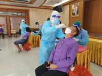 นายก อบจ.ตาก จัดโครงการตรวจคัดกรองด้วยชุดตรวจ Antigen Test Kit (ATK) ของบุคลากรองค์การบริหารส่วนจังหวัดตาก