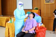นายก อบจ.ตาก จัดโครงการตรวจคัดกรองด้วยชุดตรวจ Antigen Test Kit (ATK) ของบุคลากรองค์การบริหารส่วนจังหวัดตาก