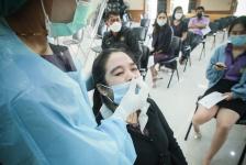 อบจ.ตาก ตรวจคัดกรองด้วยชุดตรวจ Atigen Test Kid (ATK) ให้แก่บุคลากรในสังกัด ตามนโยบาย นายก อบจ.ตาก เพื่อป้องกันการแพร่ระบาดของโรค covid-19