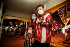 ภาพบรรยากาศพิธีเปิดโครงการกิจกรรมส่งเสริมการท่องเที่ยวจังหวัดตาก ประจำปีงบประมาณ พ.ศ. 2565 Tak Tourism Festival 2022 “ เที่ยวตากแสนสุขใจ ชมสวน ฟังเสียง เพลินแสง รับลมหนาว 9 อำเภอ ”