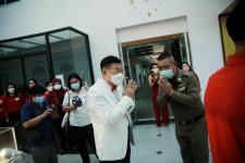 ภาพบรรยากาศพิธีเปิดโครงการกิจกรรมส่งเสริมการท่องเที่ยวจังหวัดตาก ประจำปีงบประมาณ พ.ศ. 2565 Tak Tourism Festival 2022 “ เที่ยวตากแสนสุขใจ ชมสวน ฟังเสียง เพลินแสง รับลมหนาว 9 อำเภอ ”