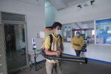 สระว่ายน้ำ อบจ.ตาก ฉีดพ่นน้ำยาฆ่าเชื้อโรคทุกวันจันทร์