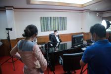 นายกองค์การบริหารส่วนจังหวัดตากให้สัมภาษณ์และบันทึกเทปวีดิทัศน์ เพื่อจัดทำสื่อเผยแพร่ประชาสัมพันธ์การบันทึกสถิติโลกไม้กลายเป็นหินที่ยาวที่สุดในโลกจาก Guinness World Records (GWR)