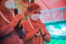 องค์การบริหารส่วนจังหวัดตาก ร่วมรดน้ำดำหัวและขอพร นายณัฐวุฒิ ทวีเกื้อกูลกิจ นายกองค์การบริหารส่วนจังหวัดตากและนางกฤตินี ทวีเกื้อกูลกิจ