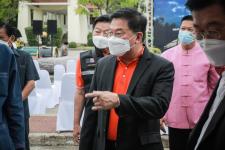 นายกองค์การบริหารส่วนจังหวัดตาก ในฐานะผู้อำนวยการอุทยานธรณีไม้กลายเป็นหินตาก ร่วมงานแถลงข่าวเตรียมจัดงาน “บันทึกสถิติโลก ไม้กลายเป็นหินที่ยาวที่สุดในโลก”