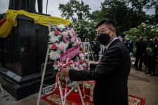 เข้าร่วมพิธีวางพวงมาลาเนื่องในวันคล้ายวันเกิดของ จอมพล ถนอม กิตติขจร