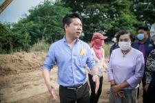 ว่าที่ ดร.ฑีฆะพล ทวีเกื้อกูลกิจ รองนายกองค์การบริหารส่วนจังหวัดตาก พร้อมด้วยคณะผู้บริหาร และเจ้าหน้าที่สำนักช่าง ลงพื้นที่ตรวจติดตามการแก้ปัญหาแม่น้ำวังล้นตลิ่ง กัดเซาะถนนขาด สายทางที่ ตก.ถ. 1-0014. บ้านวังไคร้ - บ้านสองแคว อำเภอสามเงา