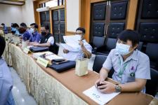 นายกองค์การบริหารส่วนจังหวัดตาก เป็นประธานเปิดการประชุมร่วม เพื่อเตรียมการถ่ายโอนภารกิจให้กับองค์การบริหารส่วนจังหวัด ของสถานีอนามัยเฉลิมพระเกียรติและโรงพยาบาลส่งเสริมสุขภาพตำบล 18 แห่ง