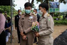 ายกองค์การบริหารส่วนจังหวัดตาก พร้อมด้วย ว่าที่ ดร.ฑีฆะพล ทวีเกื้อกูลกิจ รองนายกองค์การบริหารส่วนจังหวัดตาก ร่วมต้อนรับ พลเอกประวิตร วงษ์สุวรรณ รองนายกรัฐมนตรี และคณะ 