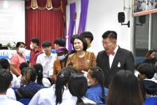 นายกองค์การบริหารส่วนจังหวัดตาก เป็นประธานในพิธีมอบสื่อการเรียนการสอน (สื่อเทคโนโลยีสารสนเทศ)