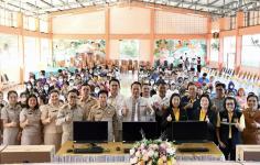ประธานสภาองค์การบริหารส่วนจังหวัดตาก เป็นประธานในพิธีมอบสื่อการเรียนการสอน  (ประเภทสื่อเทคโนโลยีสารสนเทศ) ณ อาคารเอนกประสงค์โรงเรียนบ้านแม่กาษา  อำเภอแม่สอด จังหวัดตาก