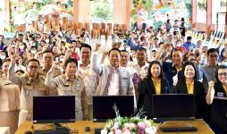 ประธานสภาองค์การบริหารส่วนจังหวัดตาก เป็นประธานในพิธีมอบสื่อการเรียนการสอน  (ประเภทสื่อเทคโนโลยีสารสนเทศ) ณ อาคารเอนกประสงค์โรงเรียนบ้านแม่กาษา  อำเภอแม่สอด จังหวัดตาก