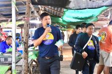 ฝ่ายประชาสัมพันธ์ อบจ.ตาก บุกตลาดนัดข้างโรงพยาบาลสามเงา!!! 