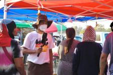 ฝ่ายประชาสัมพันธ์ อบจ.ตาก เดินลุยตลาดนัดวังประจบ อ.เมือง จ.ตาก 